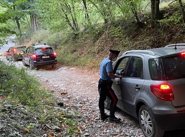 L'intervento dei carabinieri per un rave non autorizzato in un bosco sopra a Pracchia