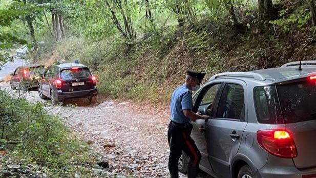 L'intervento dei carabinieri per un rave non autorizzato in un bosco sopra a Pracchia