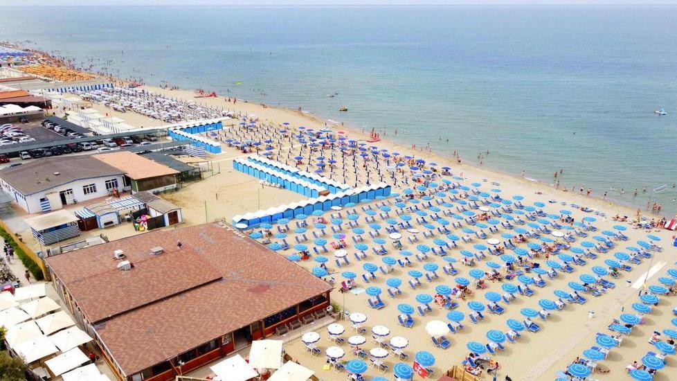 Mare, pienone a Marina e Tirrenia nella prima domenica settembrina