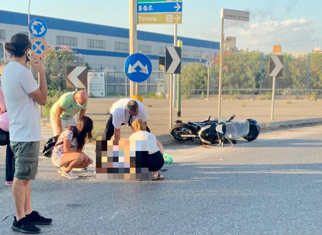 I soccorsi dei passanti (foto Michele Silvestri)