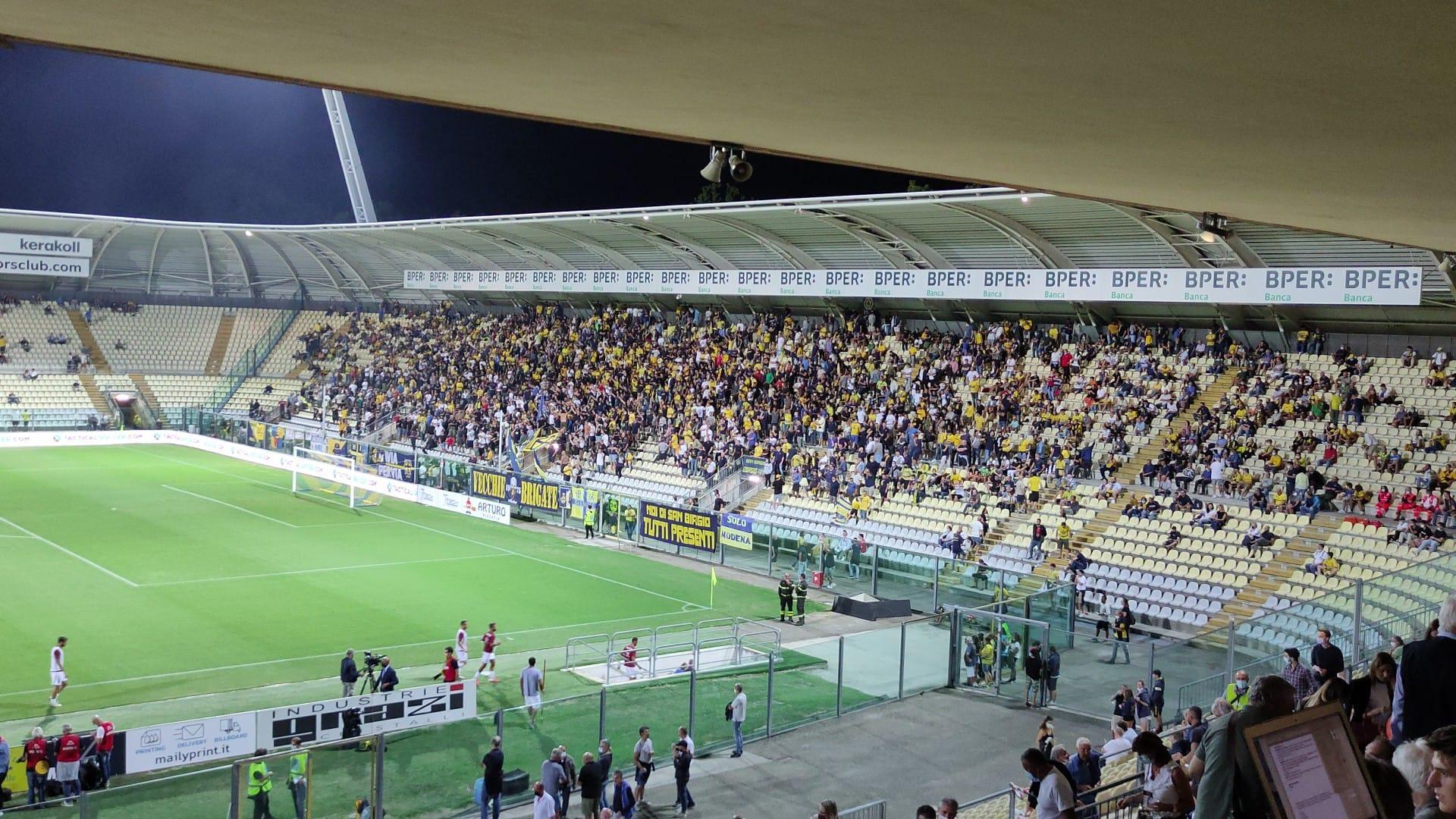Neglia risponde a Ogunseye: il derby Modena-Reggiana finisce in parità 