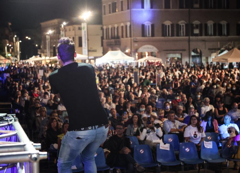 Formigine  La notte del Picchio Rosso riempie di ricordi la piazza gremita 
