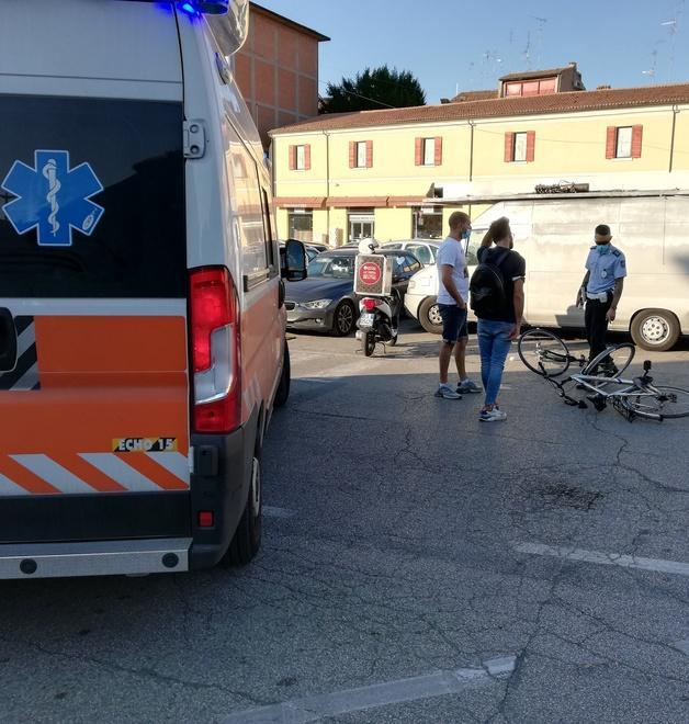 Investito in bicicletta soccorso dal 118