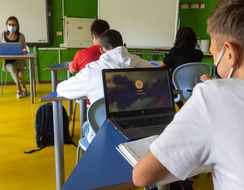 Ferrara, tutti in classe con la mascherina. Tamponi e quarantena con positivi 