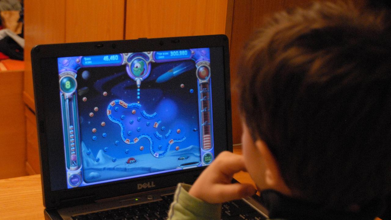 La Cina limita l’orario dei videogiochi online per i minori: è giusto?