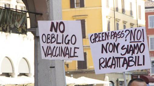 «Modena, incursioni no vax sempre più moleste Ma la democrazia è anche tolleranza»