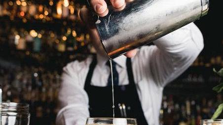 Corsi per barman agenti immobiliari e sicurezza: si parte