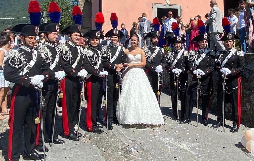 Fiori d’arancio nell’Arma Lorenzo e Sara sono sposi