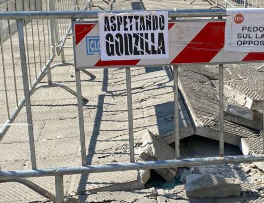 La pavimentazione ko è sempre transennata 