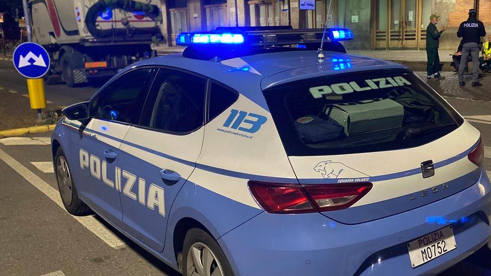 Rapinato e picchiato in stazione Adescato da una donna, poi le botte