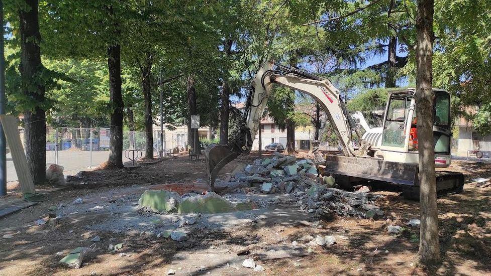 Via ai lavori di riqualificazione del parco di piazza Repubblica
