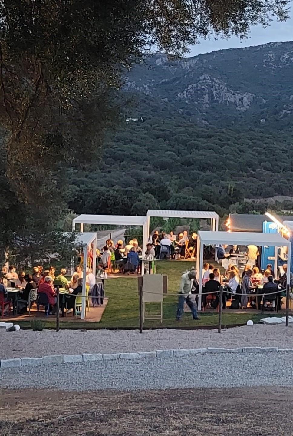Sfide di burraco tra viti e querce, un successo 