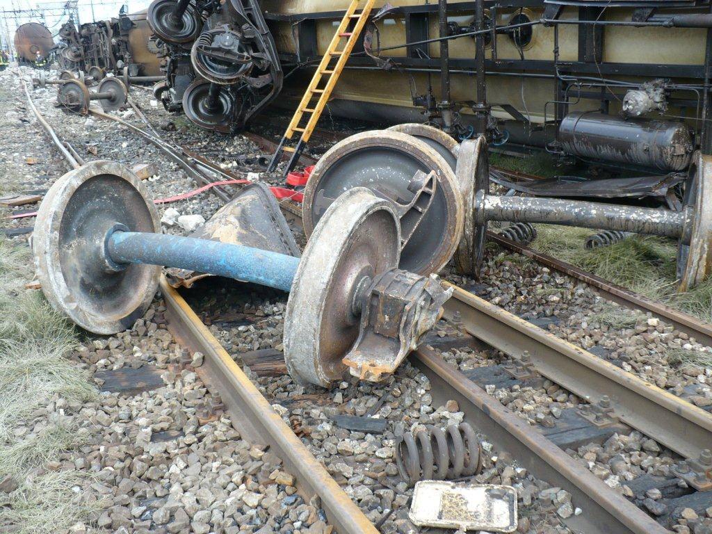 Strage di Viareggio, assili corrosi e scarsa manutenzione: tutti sapevano i rischi fin dal 2005 