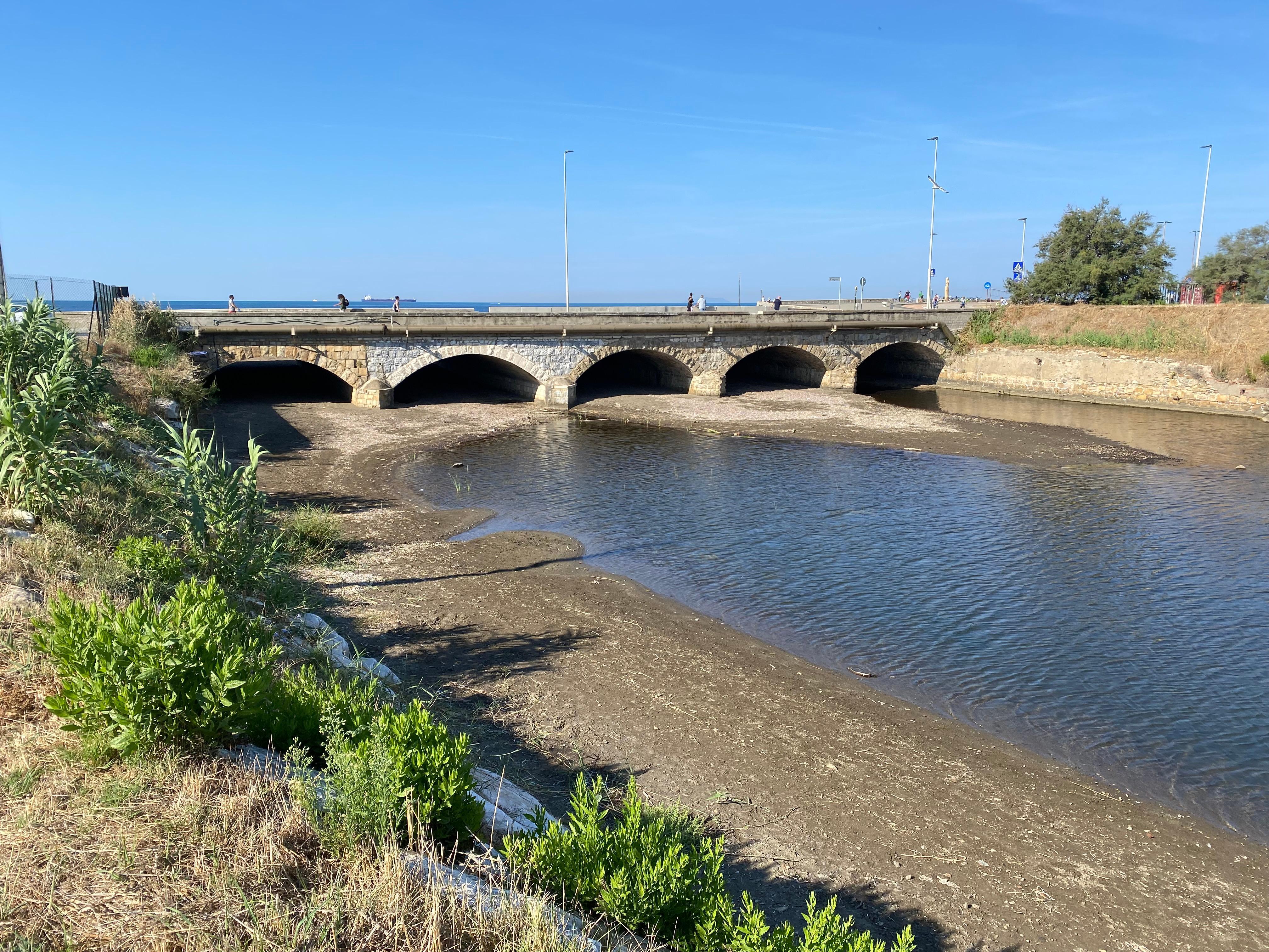 Ecco come è oggi la foce del rio Ardenza, ai Tre Ponti