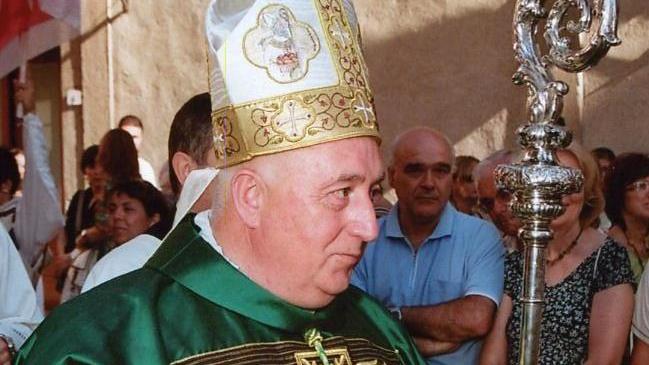 Si dimette il vescovo di Volterra, raggiunti i limiti d'età