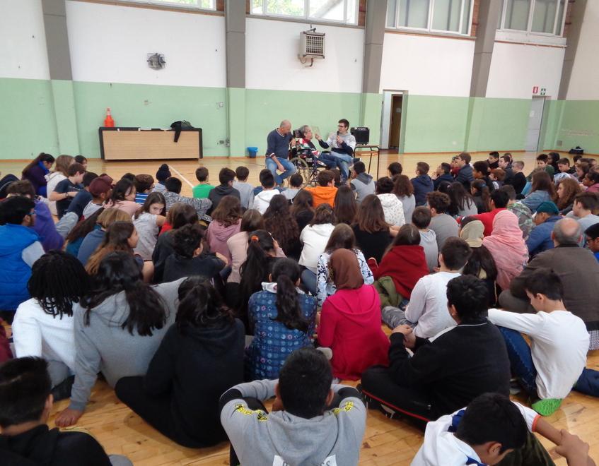 Classi affollate, la politica si schiera con i genitori: «Non è possibile» 