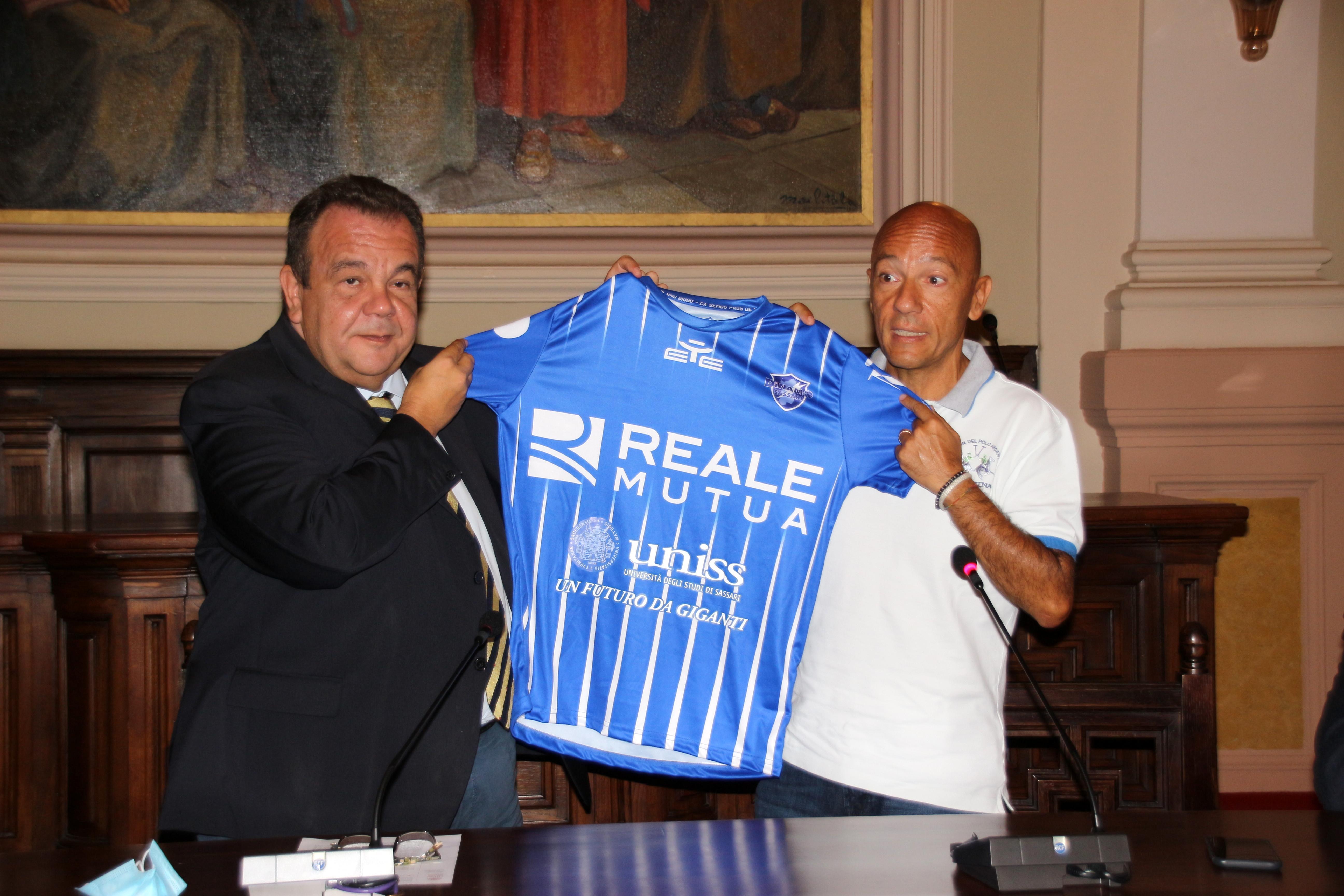 Il rettore dell'università Mariotti e il presidente della Dinamo Sardara (foto Ivan Nuvoli)