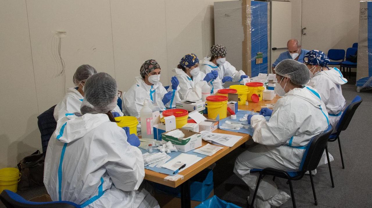 Covid, vaccinazioni: a Cagliari open day in piazza Garibaldi