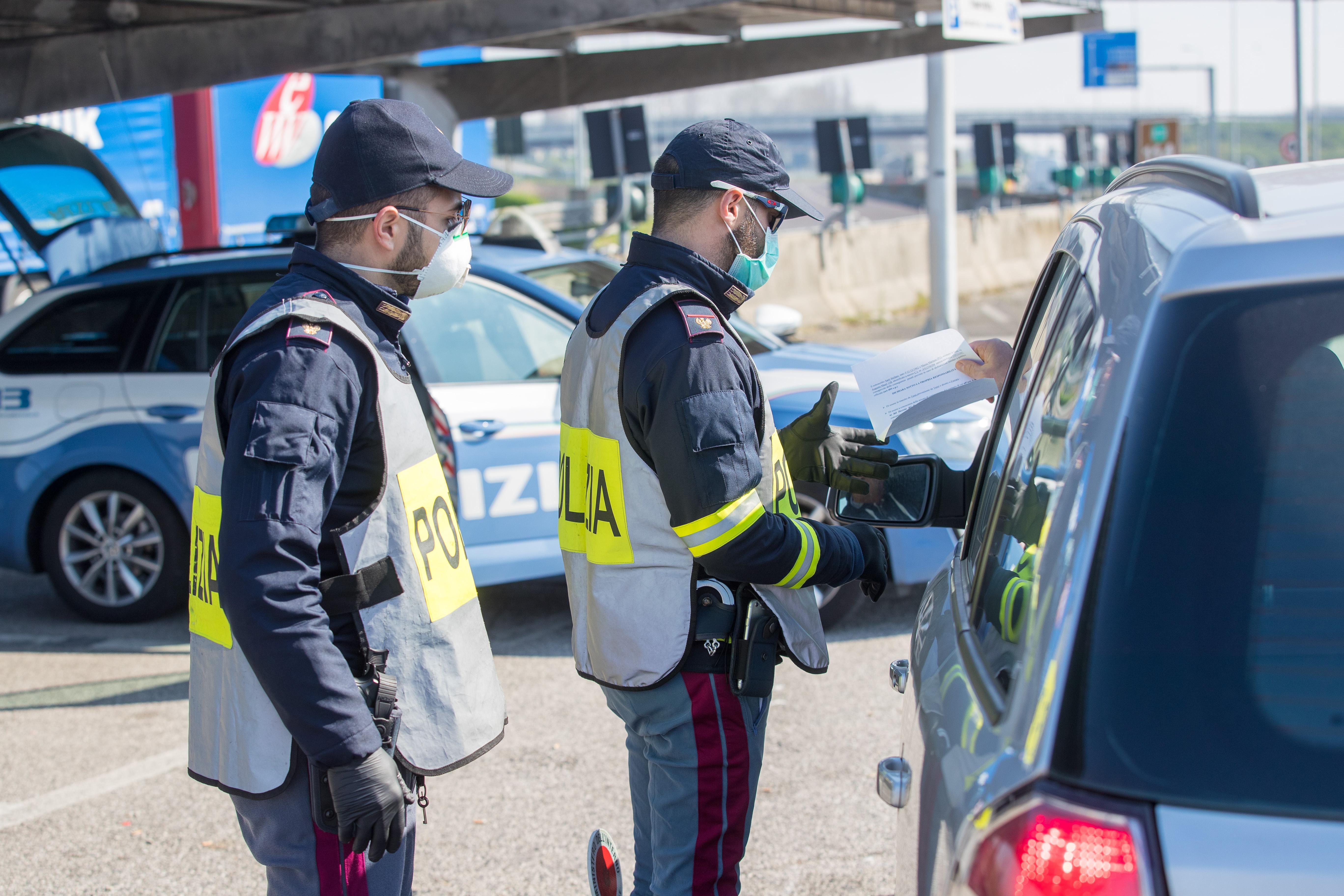 Corriere e staffetta bloccati in A13 con il carico di tre chili di droga 