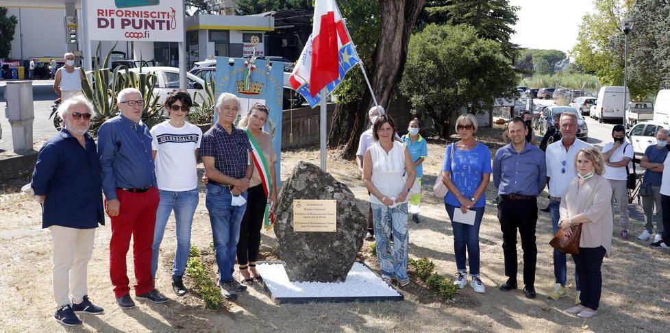 La cerimonia di inaugurazione del cippo per Venturini (Foto Nucci)