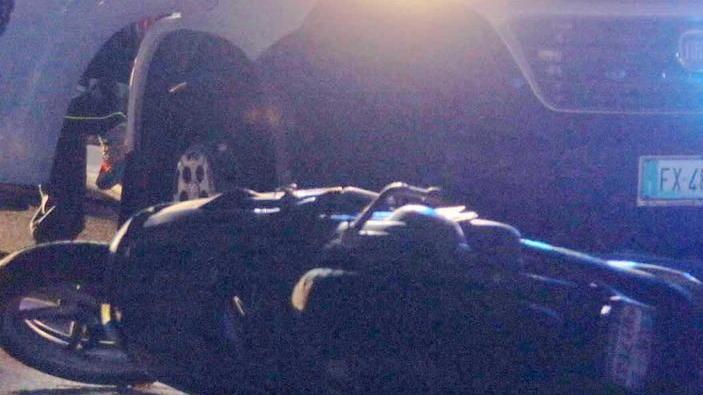 «Mi unisco al dolore dei colleghi che l’hanno soccorso in lacrime»