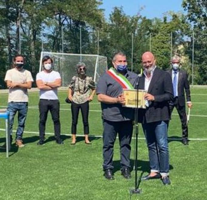 Bonaccini porta a battesimo il sintetico voluto dai bambini 