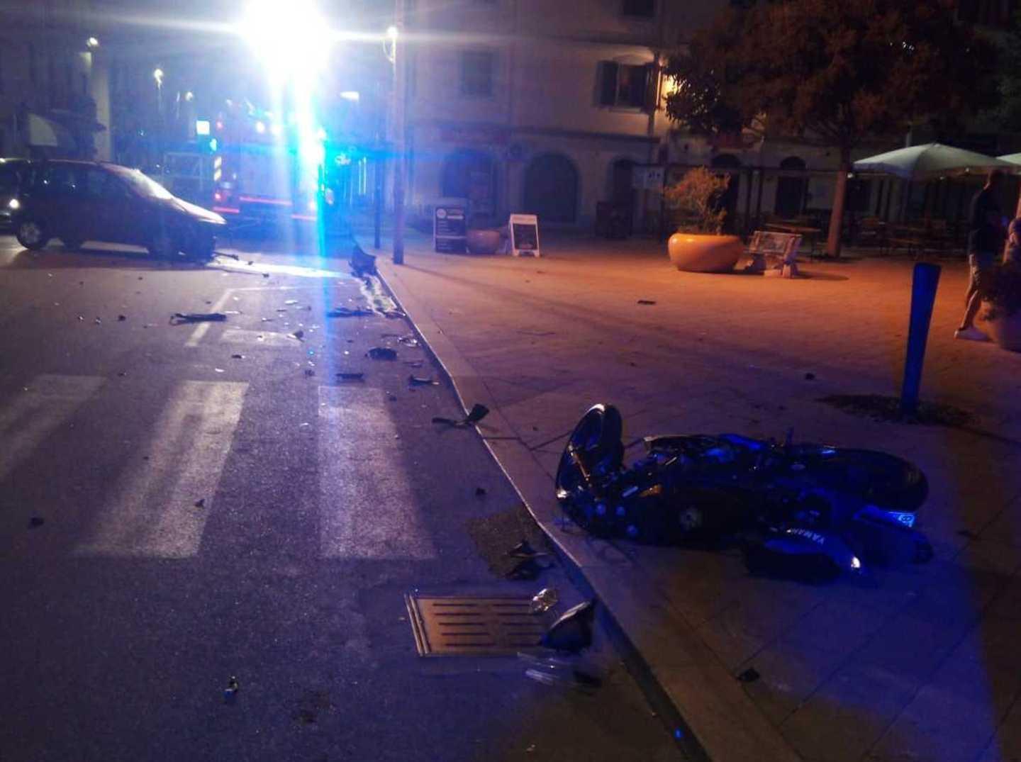 Scontro nella notte, motociclista in ospedale 