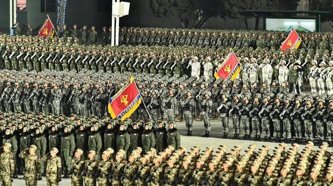 Corea Nord, parata militare per i 73 anni della fondazione
