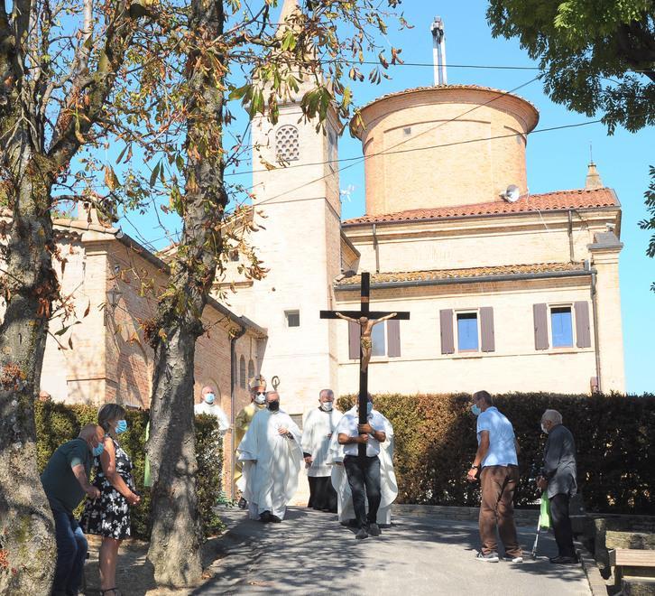Castelvetro I 300 anni del Santuario Il vescovo a Puianello: «Qui si vive la storia»
