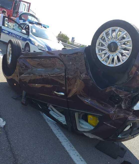 Formigine. Scontro, auto si ribalta una 25enne resta ferita 