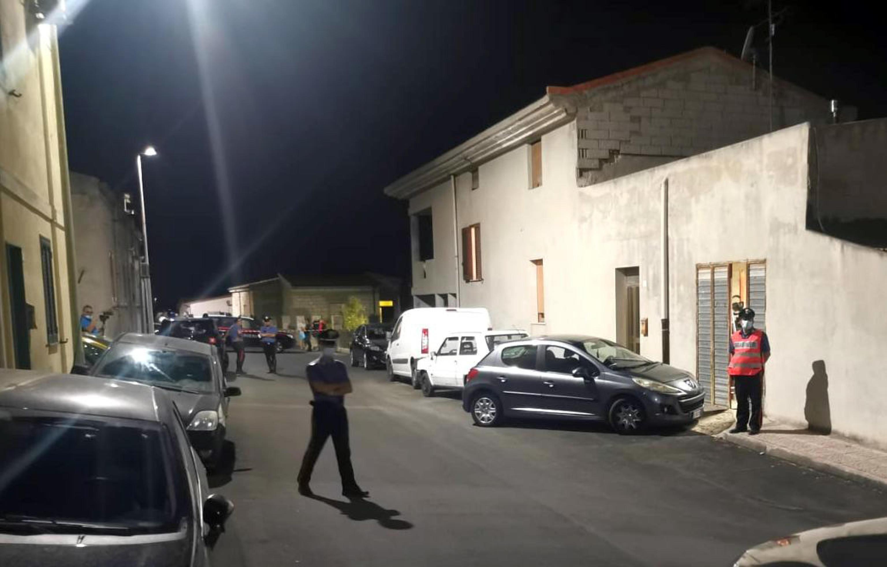 Il garage dove è stato rinvenuto il corpo di Adriano Piroddu a Sennori
