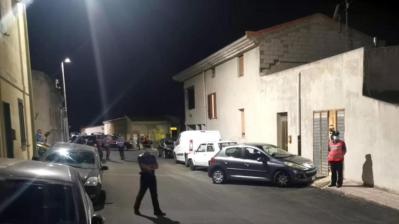 Il garage dove è stato rinvenuto il corpo di Adriano Piroddu a Sennori