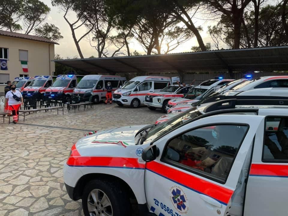 Mezzi della Pubblica assistenza di Collesalvetti (foto d'archivio)