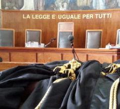 Litiga con il compagno e spinge la suocera dalle scale