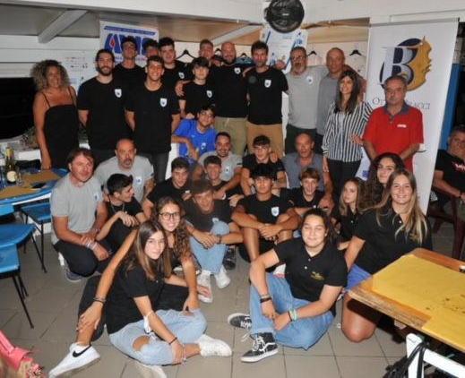Tutti al lavoro dopo la cena sociale