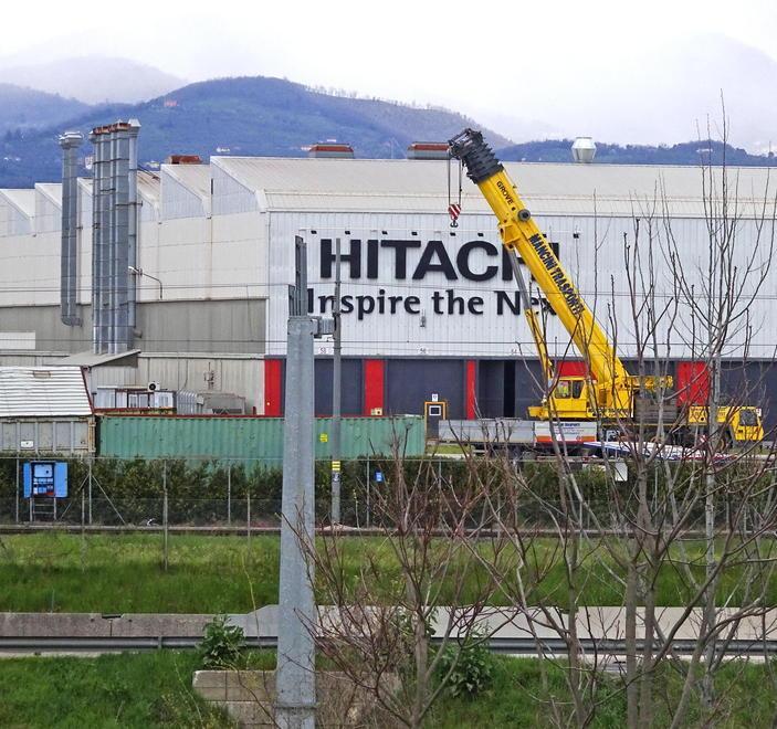 Hitachi, mensa esterna a norma via libera a pasti caldi e pizza