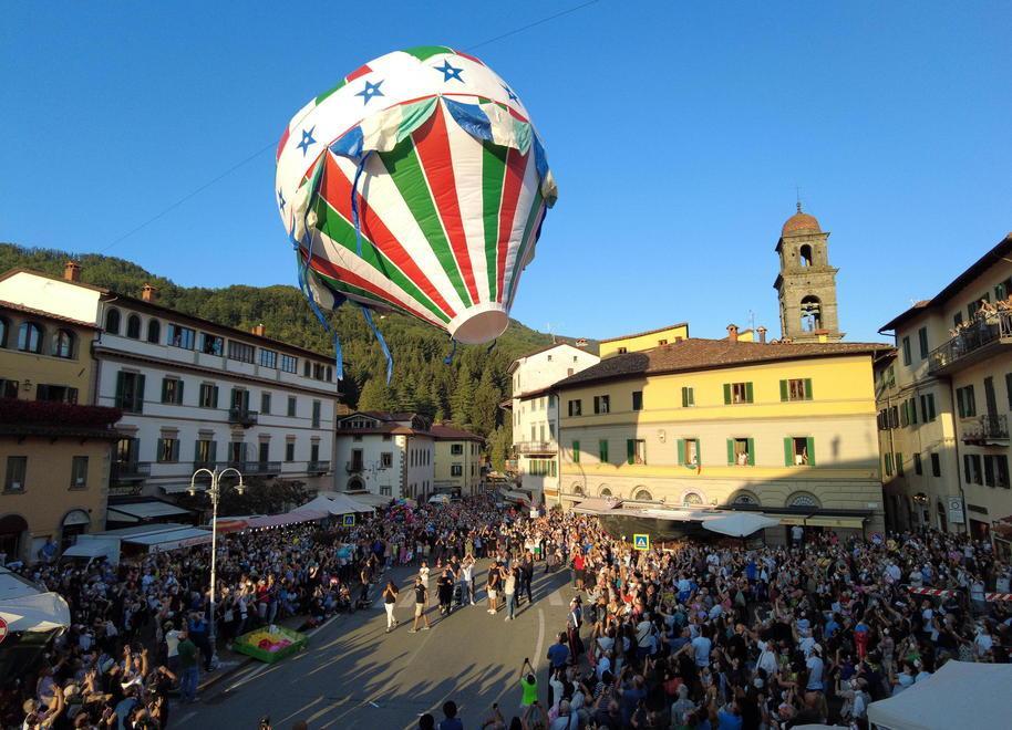 Il “pallone” torna a volare tra applausi e tante speranze 