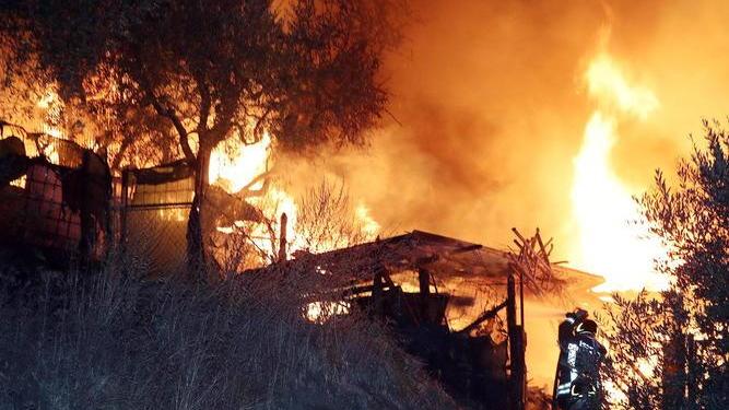 Alte fiamme attaccano Montecatini Alto Esplode anche una bombola di gas