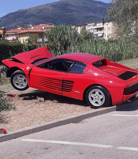 Ancora nessuna multa al ferrarista finito col bolide contro l’olivo