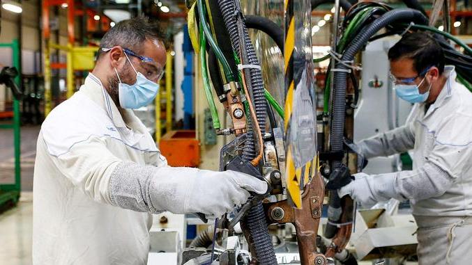 Green pass esteso, un coro di no «La strada giusta? Vaccini obbligatori»