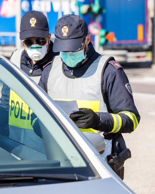 Il carico di droga in damigiana Corrieri fermati con tre chili 