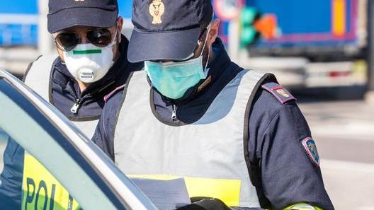 Il carico di droga in damigiana Corrieri fermati con tre chili