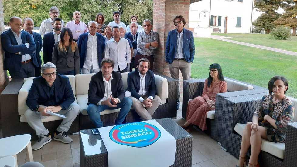 Toselli ancora in gioco con Avanti Cento «Volti nuovi e riconferme per governare» 
