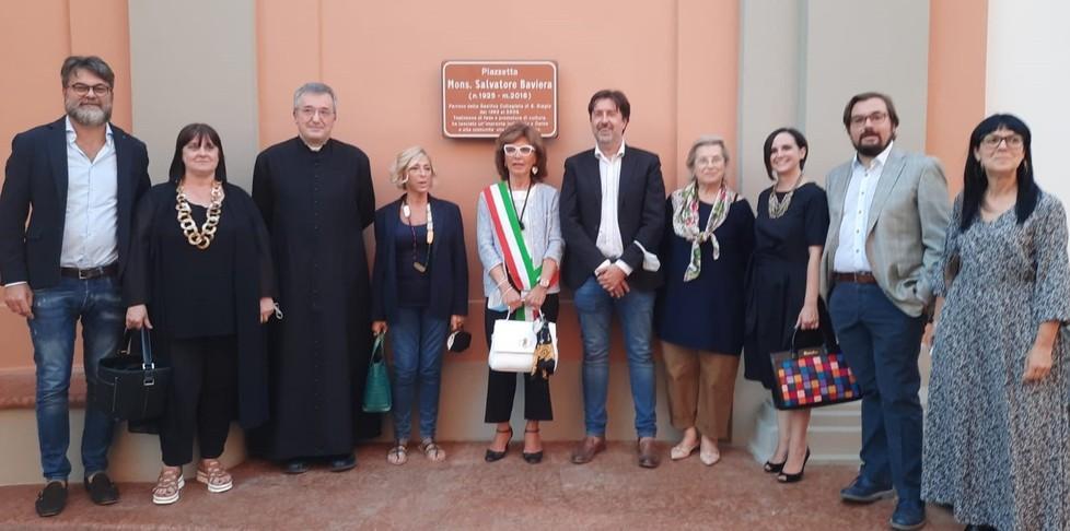 Piazzetta Baviera Spazio dedicato al longevo parroco