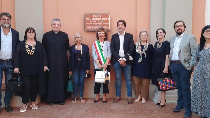Piazzetta Baviera Spazio dedicato al longevo parroco