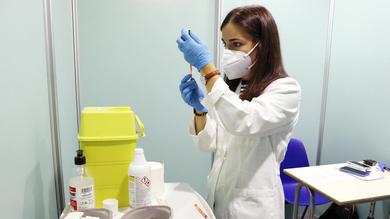 Vaccini in un hab di Pistoia (foto Nucci)