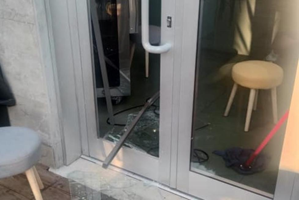 Emergenza furti, altro colpo a Tirrenia: il ladro nel ristorante inaugurato da poco 