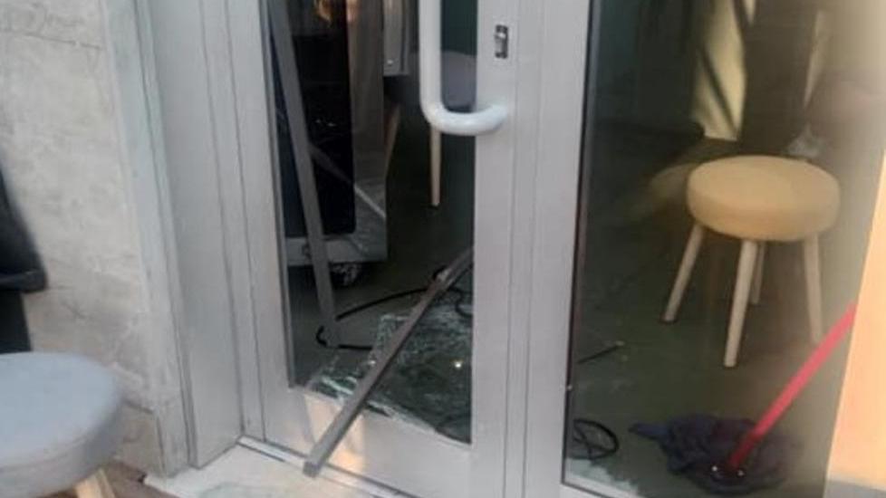 Emergenza furti, altro colpo a Tirrenia: il ladro nel ristorante inaugurato da poco
