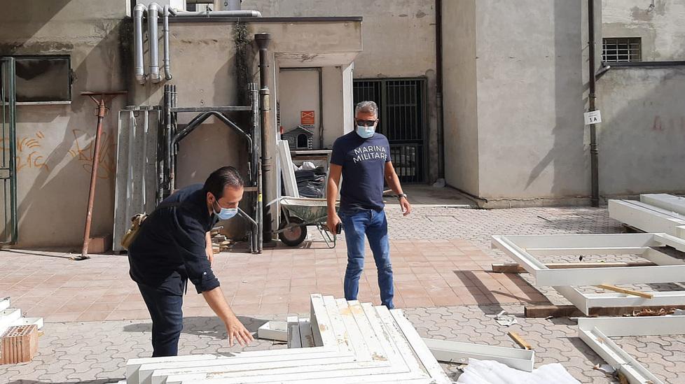 Masi Torello, classe pollaio alla scuola media: ipotesi sdoppiamento 