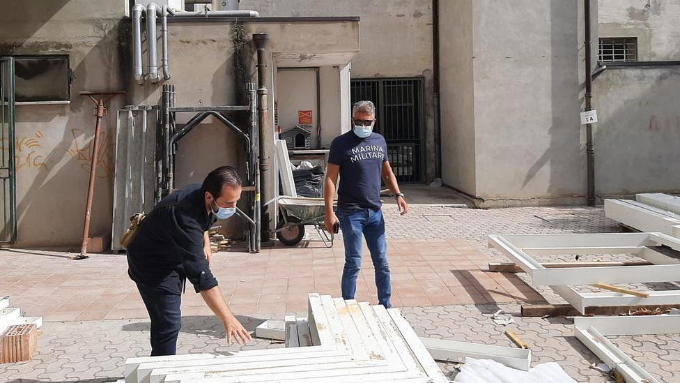 Masi Torello, classe pollaio alla scuola media: ipotesi sdoppiamento